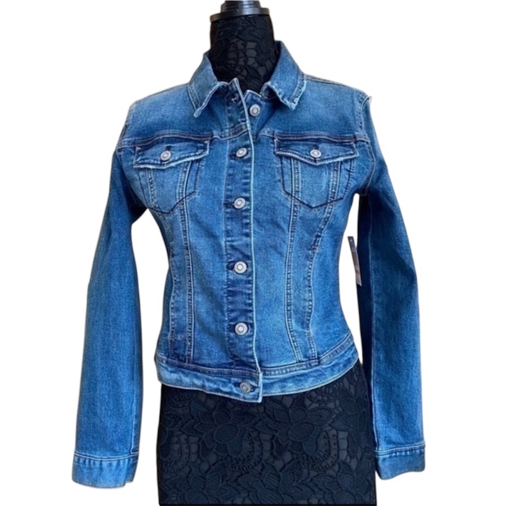 Kenzie blue dark denim jean jacket distressed cropped size small NWT